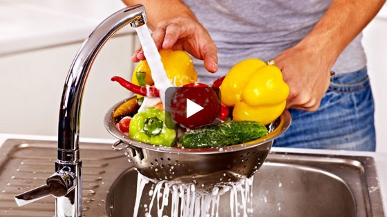 N’oubliez pas les bases : lavez bien vos fruits et légumes !